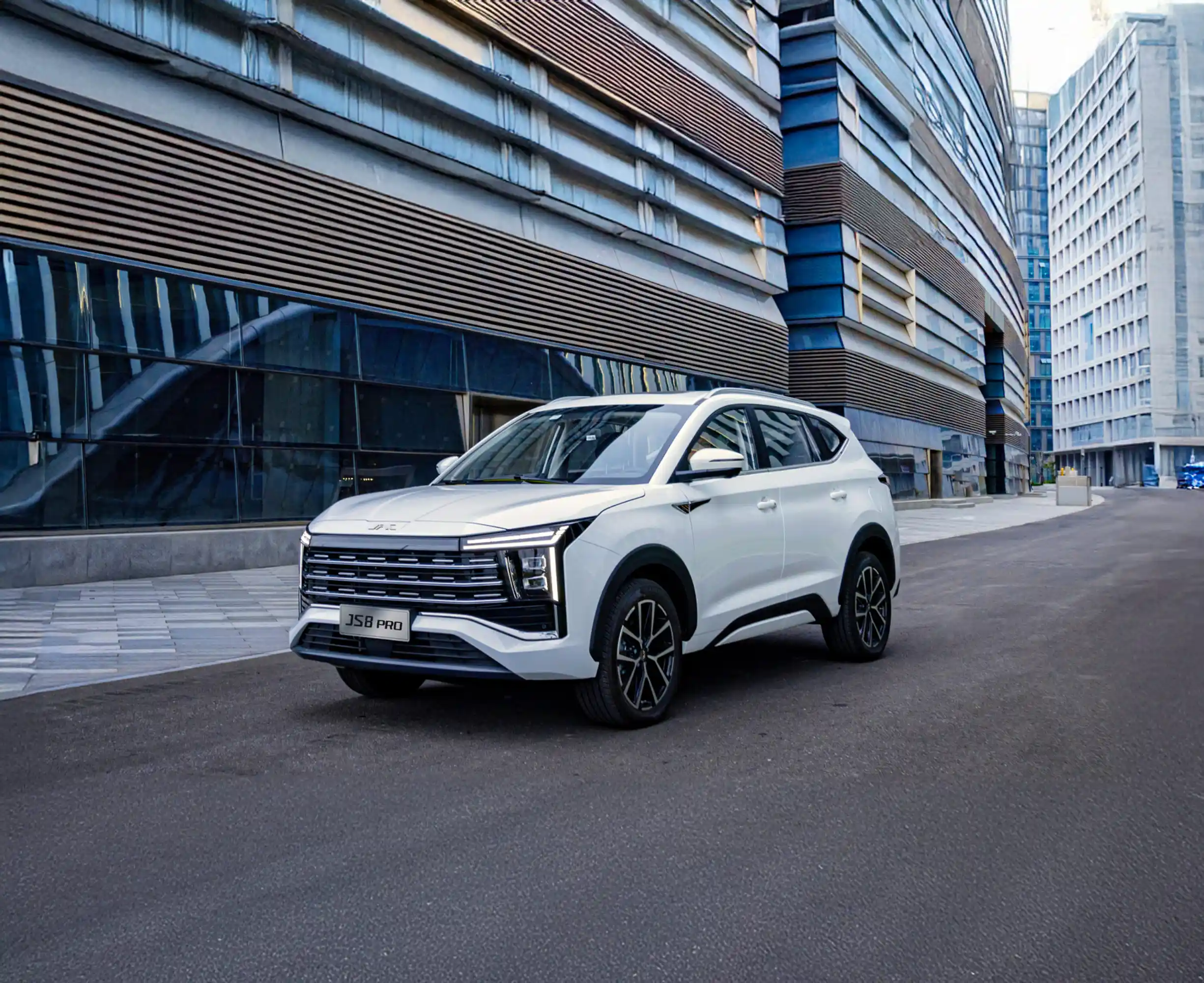Nadjeżdża elegancki SUV od JAC Motors – JS8 PRO.  Komfort i przestrzeń dla całej rodziny w atrakcyjnej cenie.
